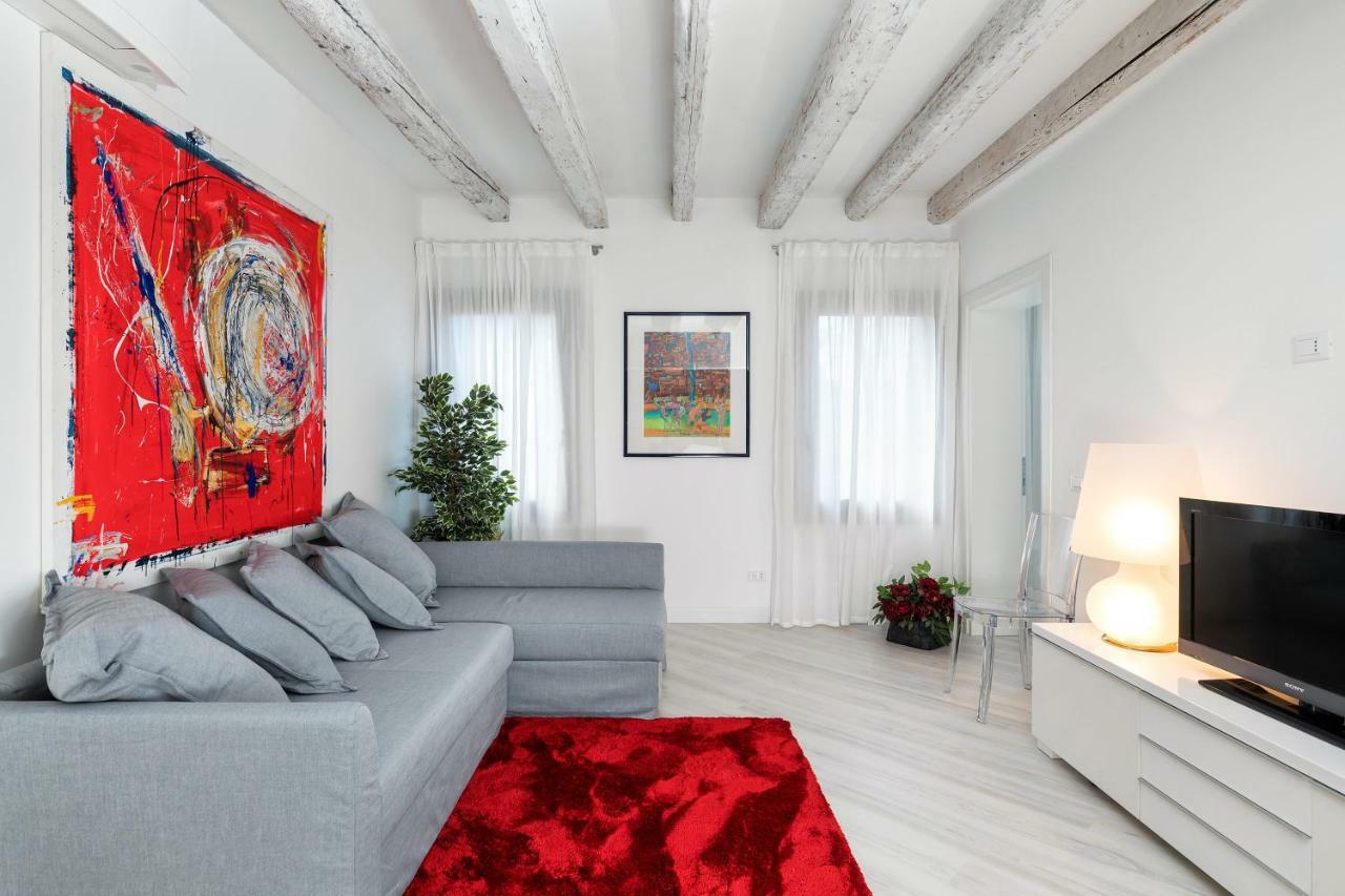 Heaven Biennale, The Elegant Apartament *