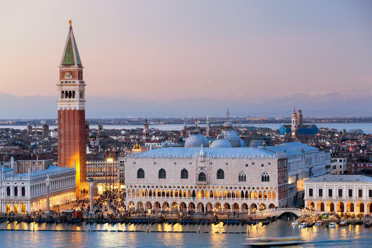 Heaven Biennale, The Elegant * Venecia