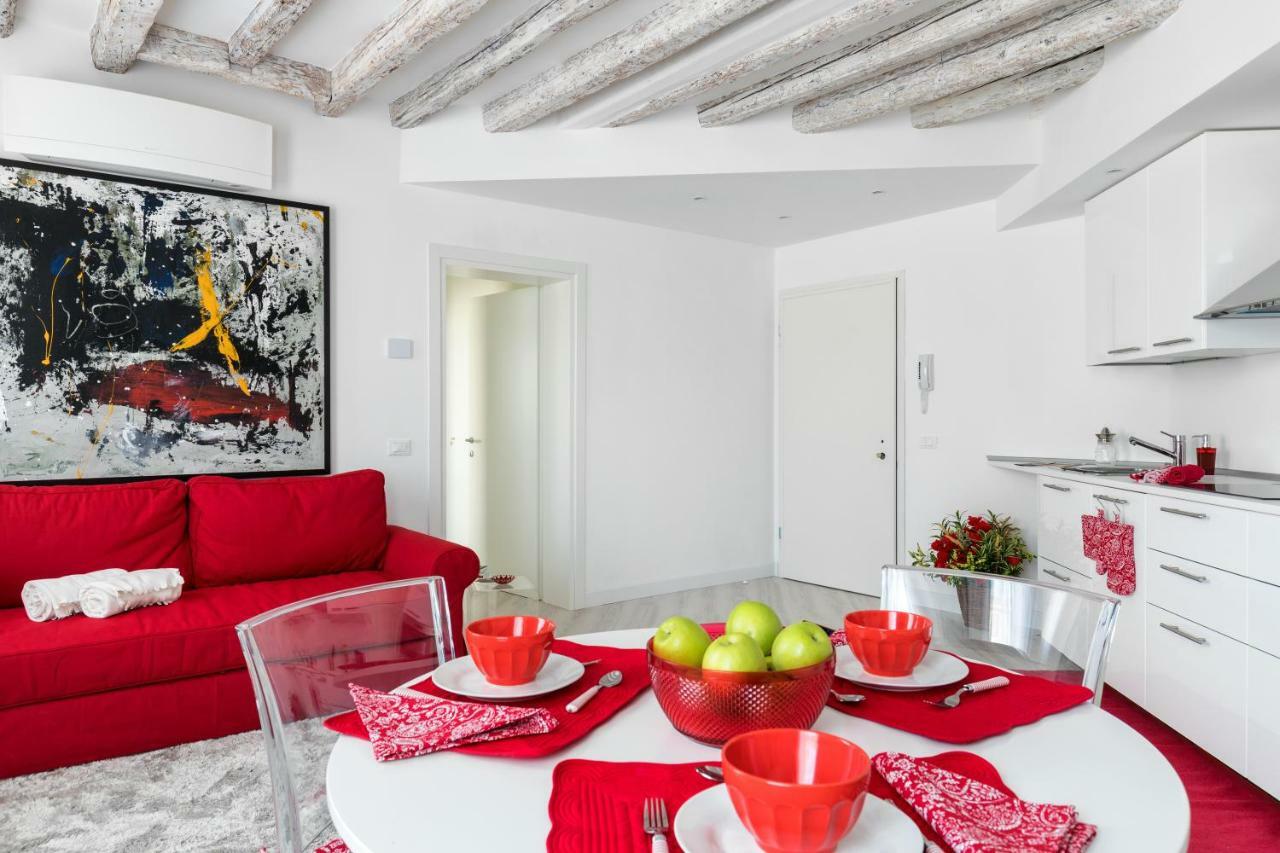 Heaven Biennale, The Elegant * Venecia